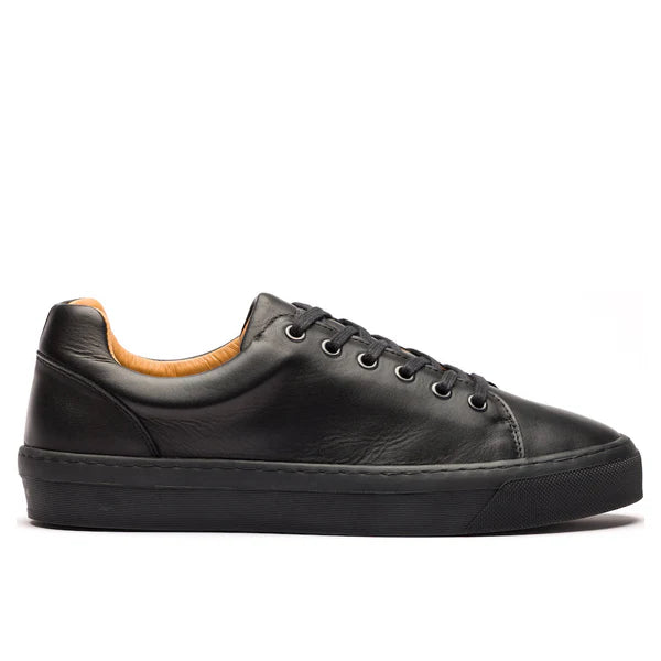Classic Leather Low-Top Trainer – Black