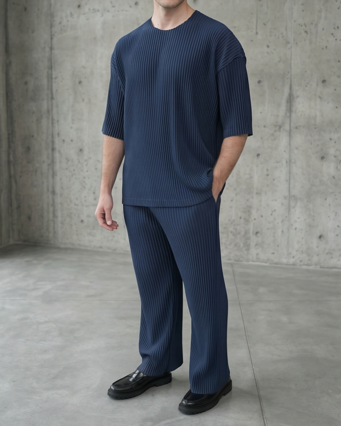 Pleated Trousers in Navy